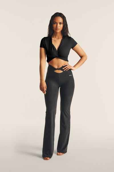 Active DIWO Fitness Crop To Black Twisted Detail