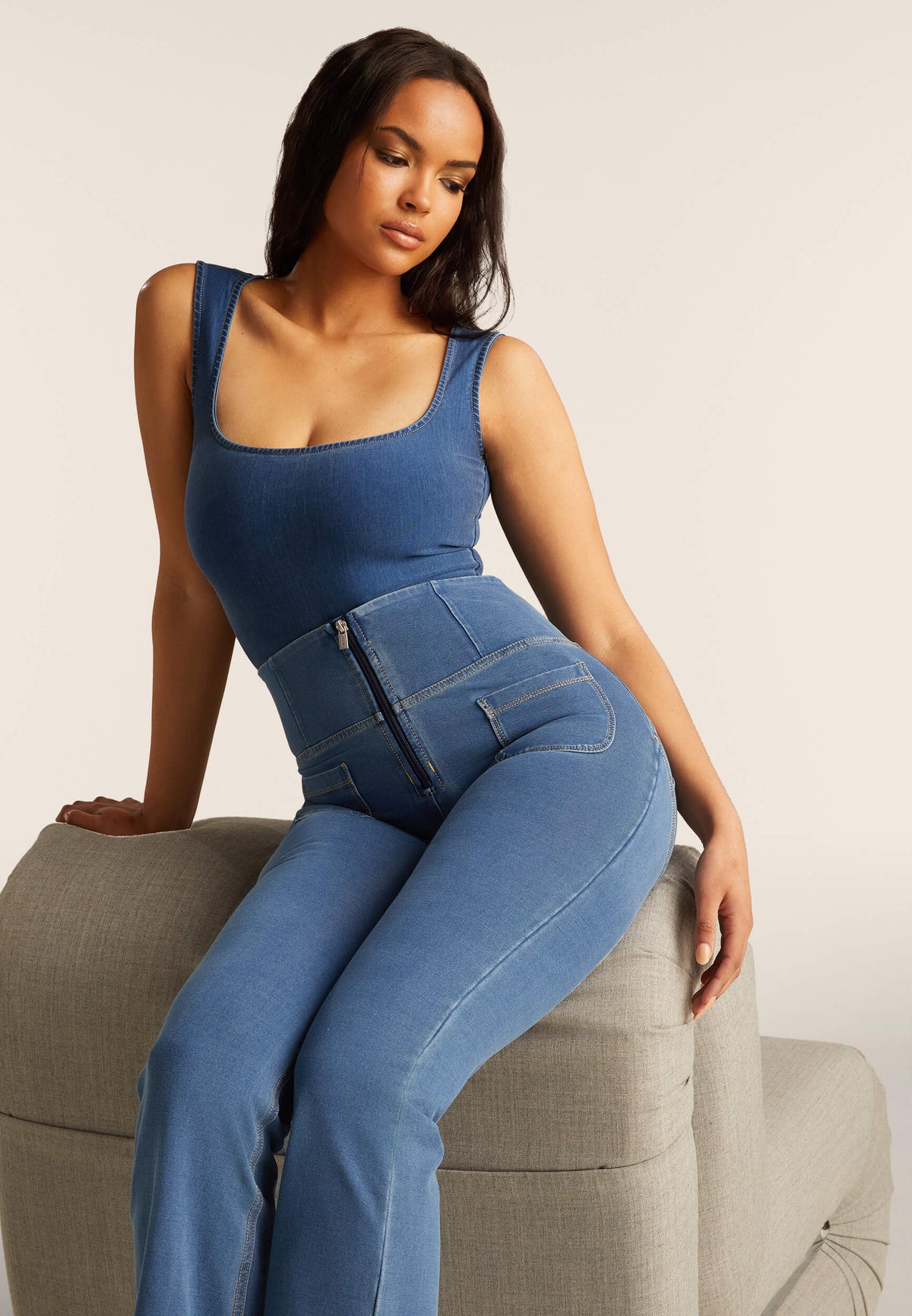 Light Denim Flare Jeans – High Waist – view 4