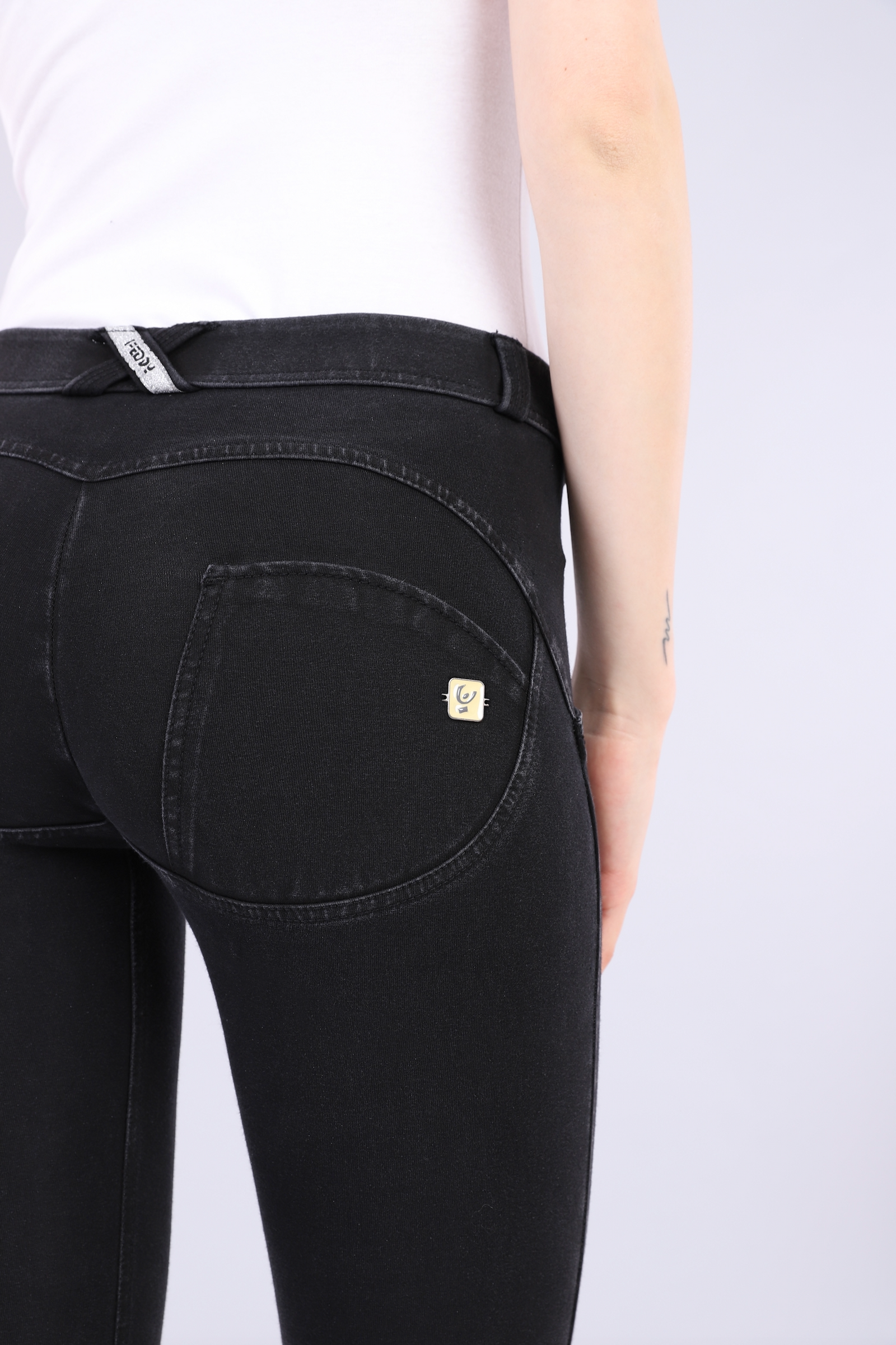 ANKLE BLACK DENIM BLACK STITCH MID RISE ORGANIC