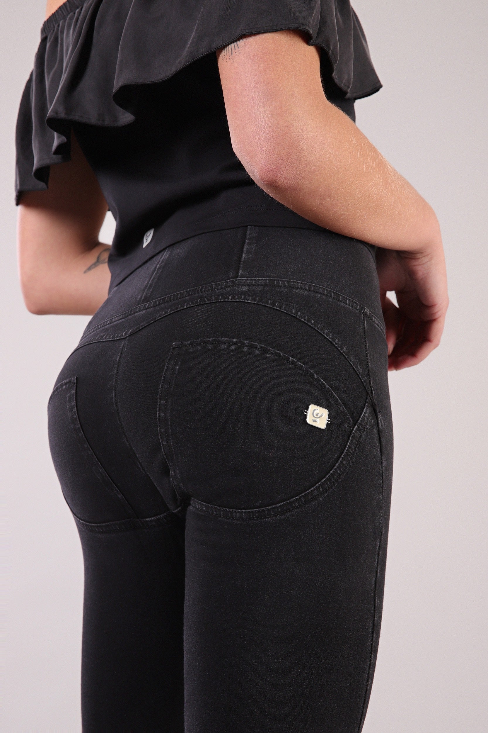 HIGH WAIST BLACK DENIM BLACK STITCH SELF TONE ZIP