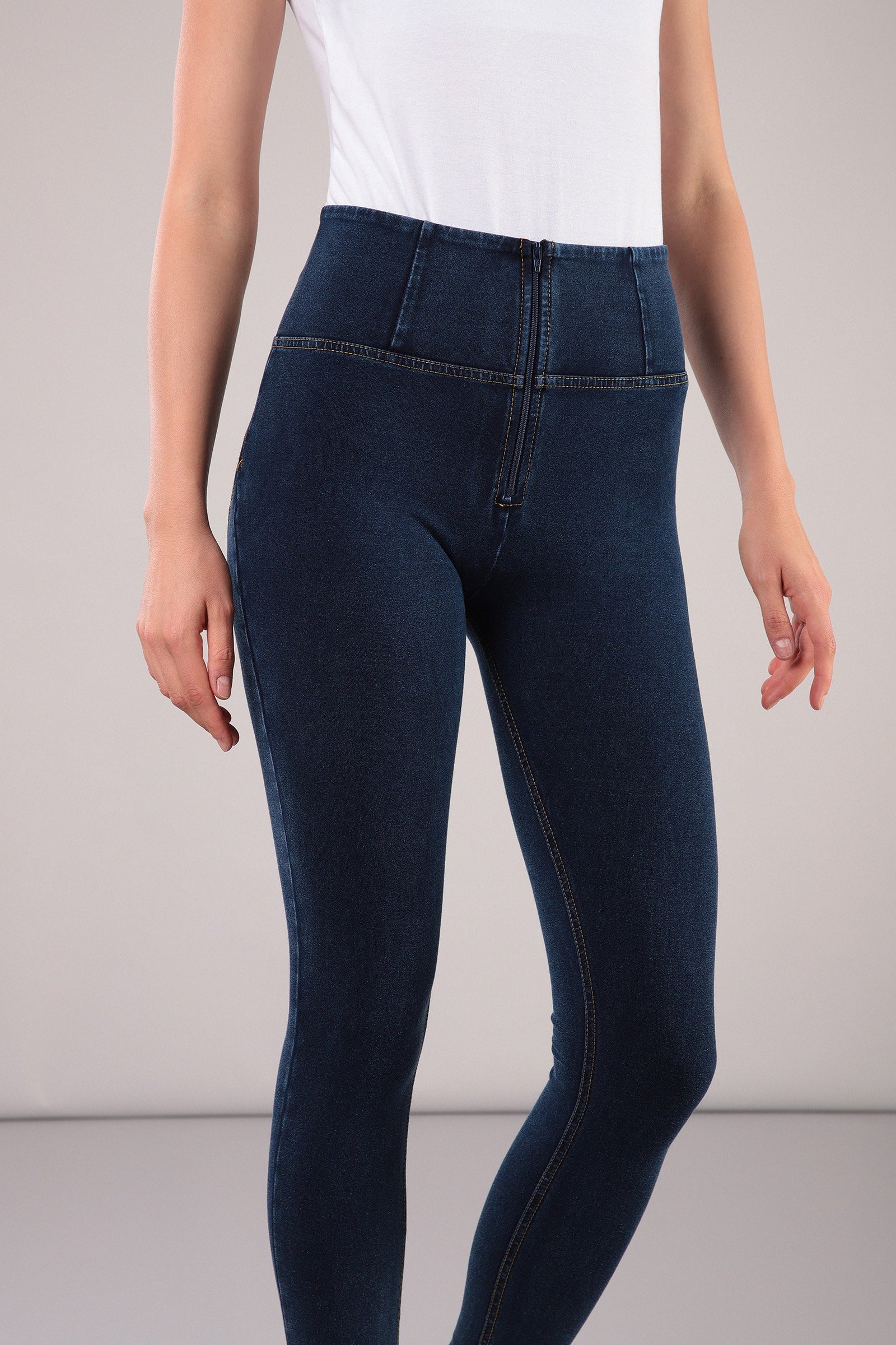 ANKLE LEG DARK DENIM YELLOW STITCH HIGH RISE ORGANIC