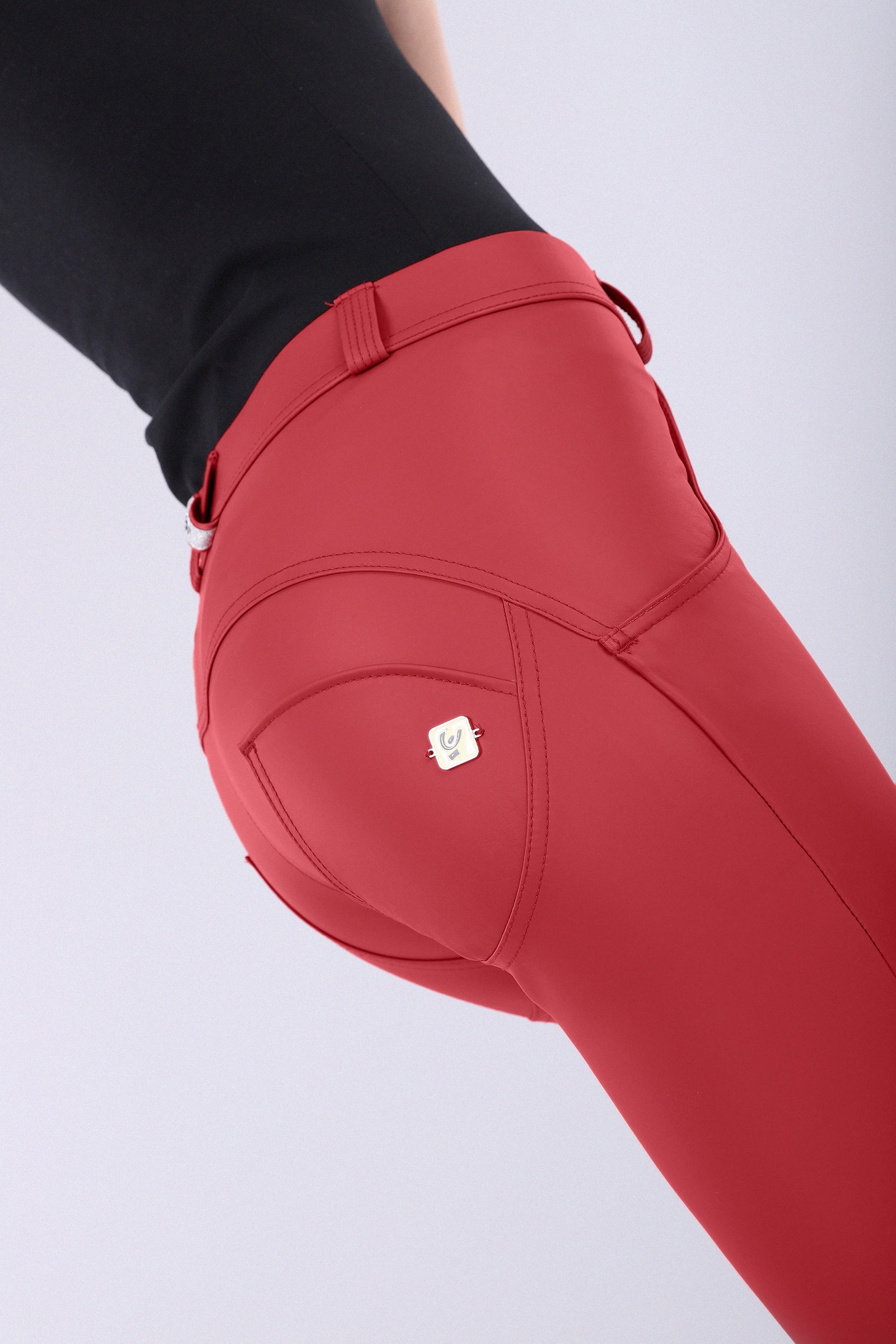 7/8 ANKLE FAUX LEATHER MID RISE RED